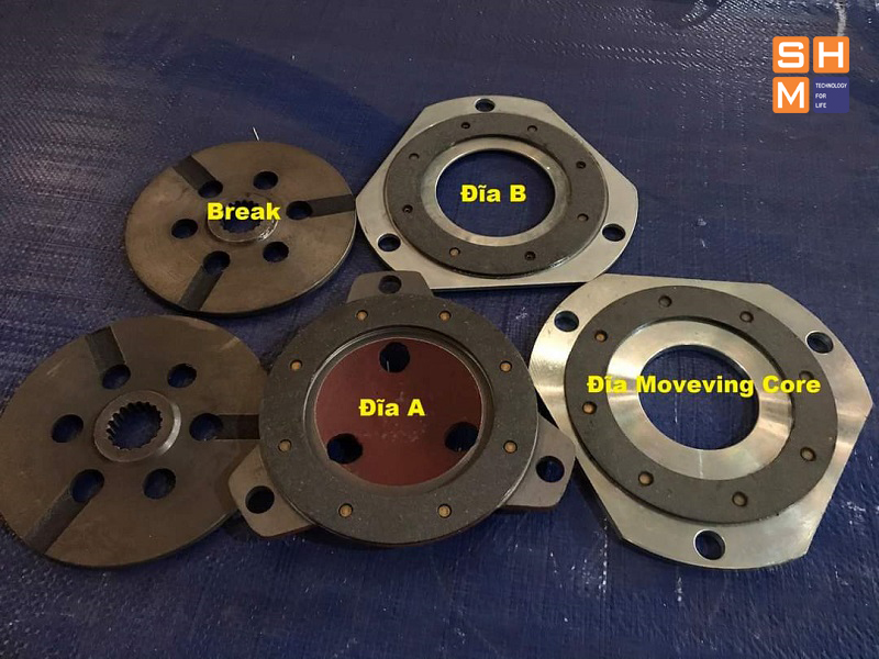 Các thành phần trong cụm phanh palang cầu trục được lắp má phanh (đĩa phíp)