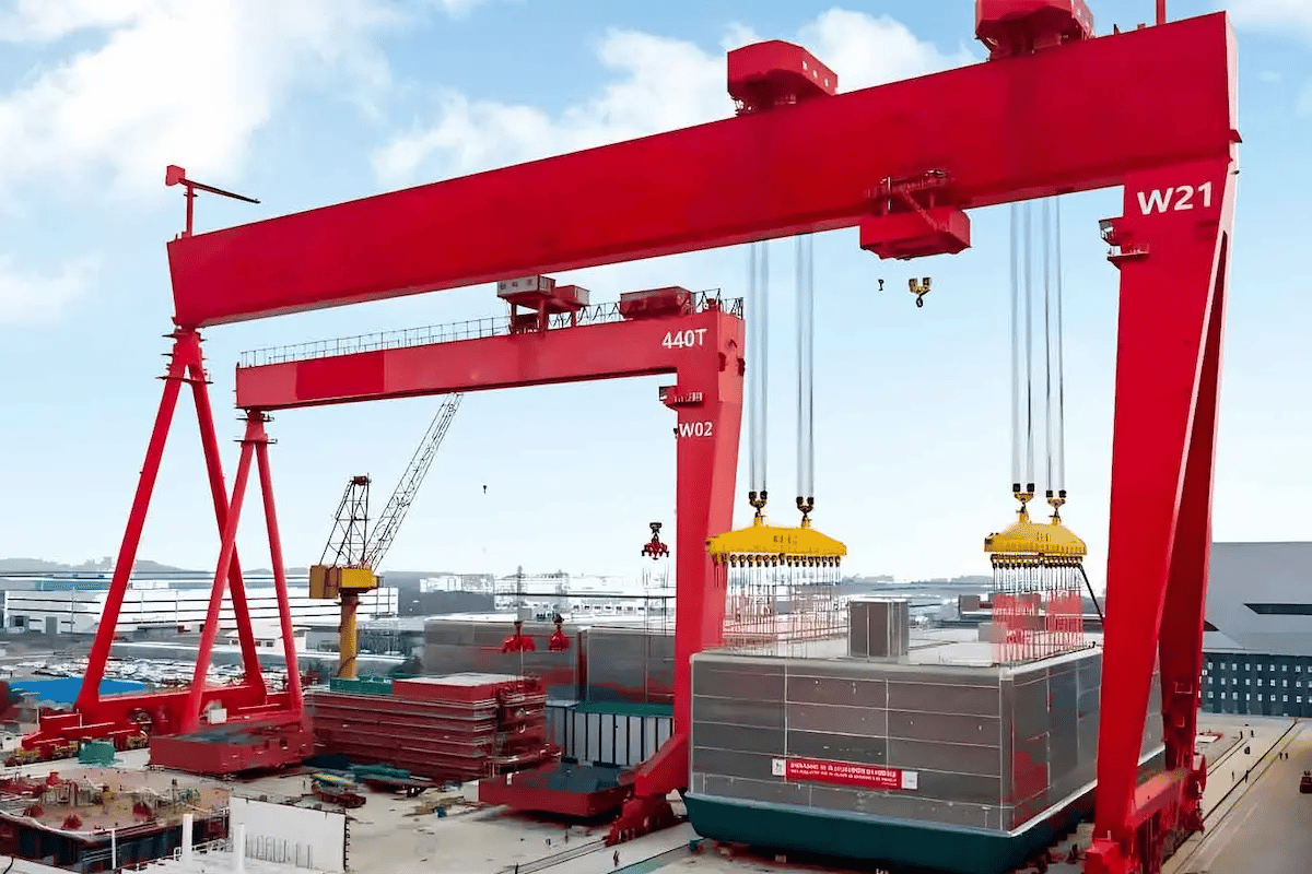 Cổng trục dầm đôi 440 tấn dùng trong xưởng đóng tàu