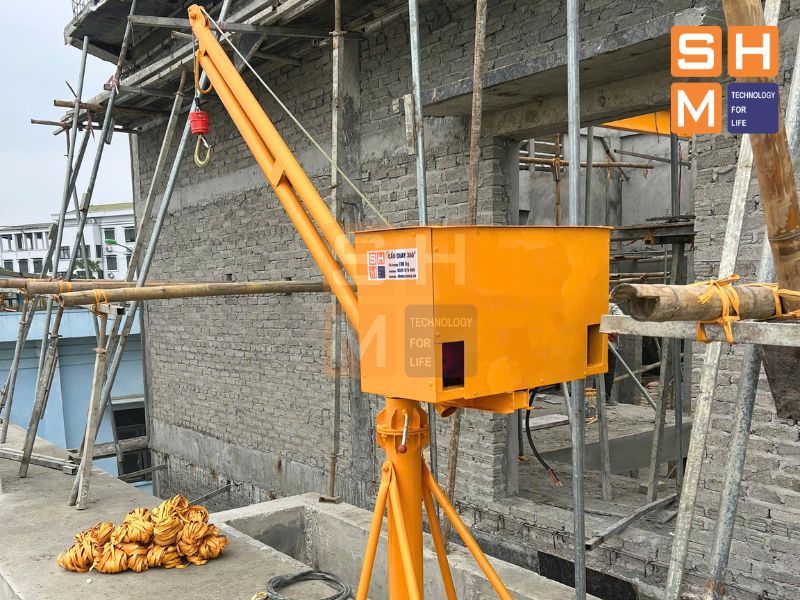 Hộp điện điều khiển và cẩu xoay 360 độ